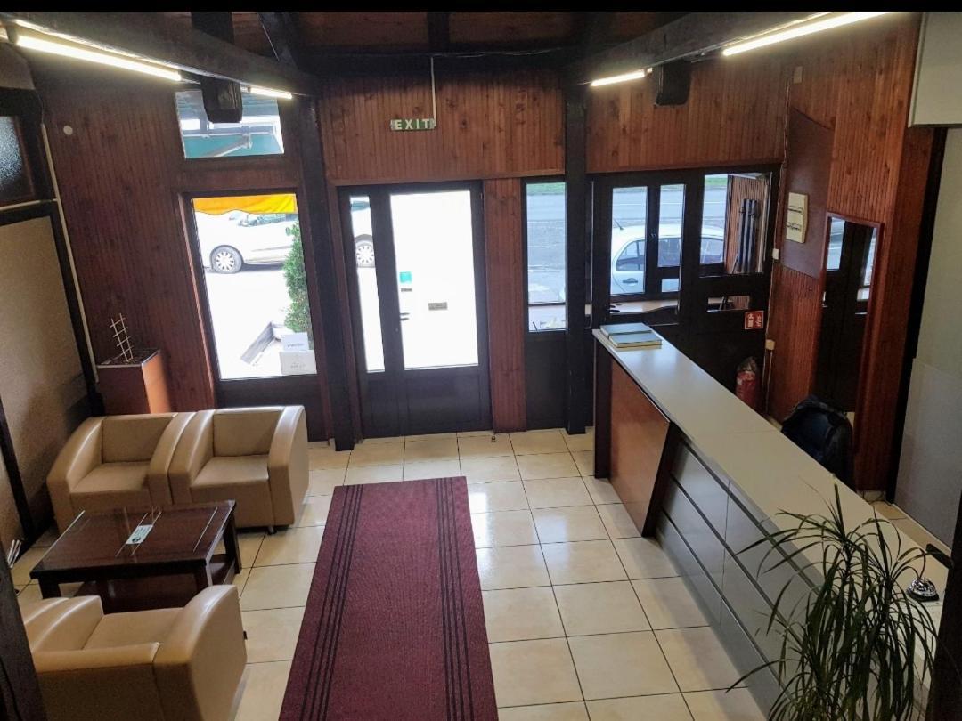 Guest House Vila Bor Novi Sad Exterior foto